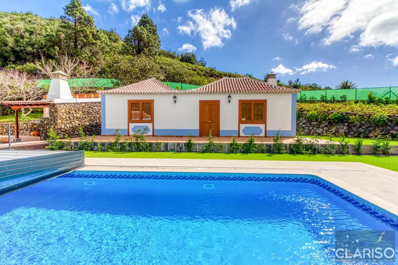 Casa David Villas Morera: Neugebautes Ferienhaus mit solargeheiztem Pool unter Montaña de la Breña in Breña Baja auf La Palma