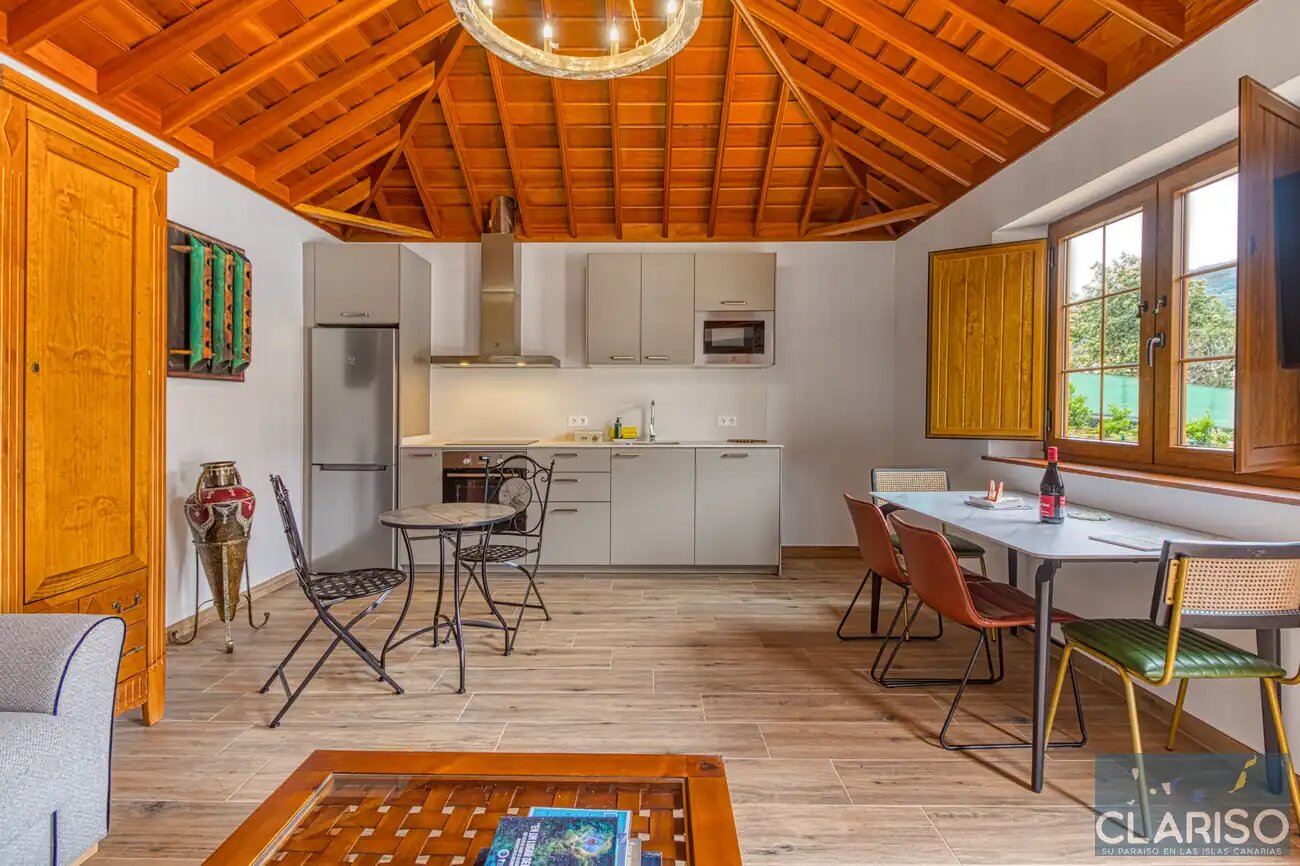 Casa David Villas Morera: Neugebautes Ferienhaus mit solargeheiztem Pool unter Montaña de la Breña in Breña Baja auf La Palma