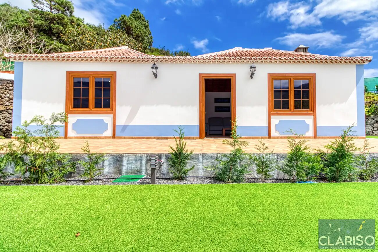 Casa David Villas Morera: Neugebautes Ferienhaus mit solargeheiztem Pool unter Montaña de la Breña in Breña Baja auf La Palma