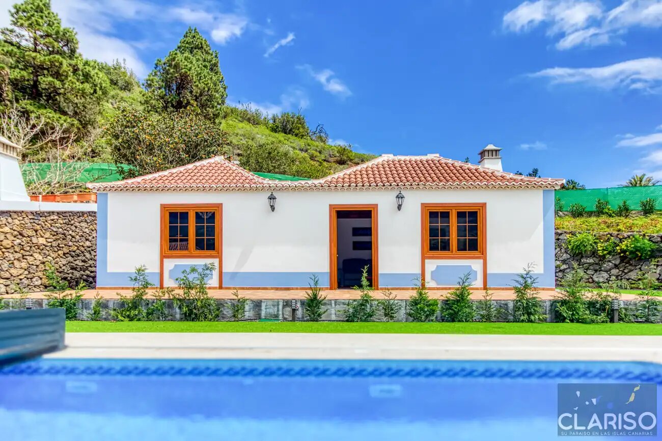 Casa David Villas Morera: Neugebautes Ferienhaus mit solargeheiztem Pool unter Montaña de la Breña in Breña Baja auf La Palma