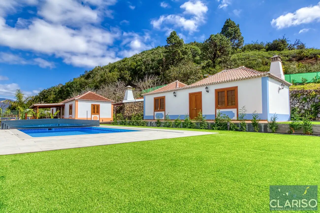Casa David Villas Morera: Neugebautes Ferienhaus mit solargeheiztem Pool unter Montaña de la Breña in Breña Baja auf La Palma