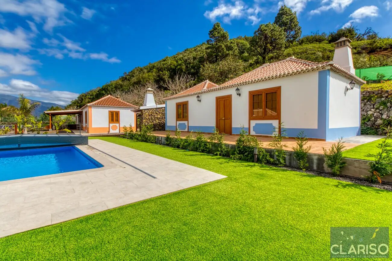 Casa David Villas Morera: Neugebautes Ferienhaus mit solargeheiztem Pool unter Montaña de la Breña in Breña Baja auf La Palma