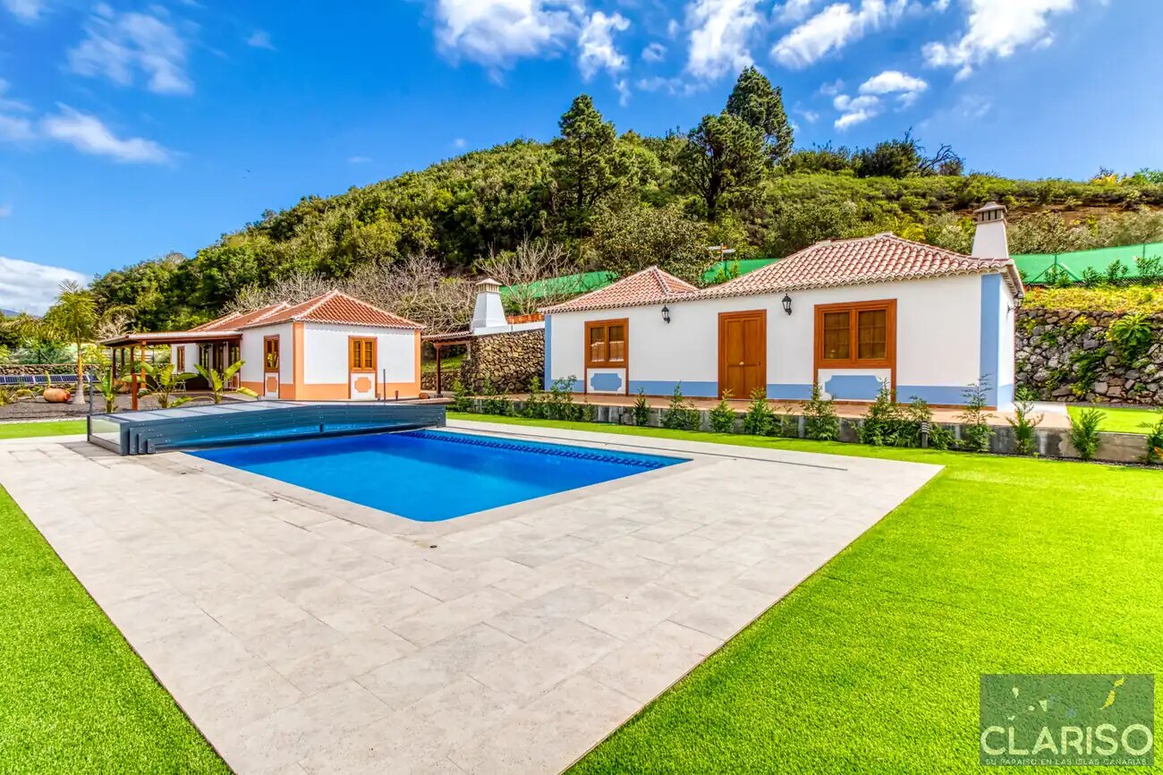 Casa David Villas Morera: Neugebautes Ferienhaus mit solargeheiztem Pool unter Montaña de la Breña in Breña Baja auf La Palma