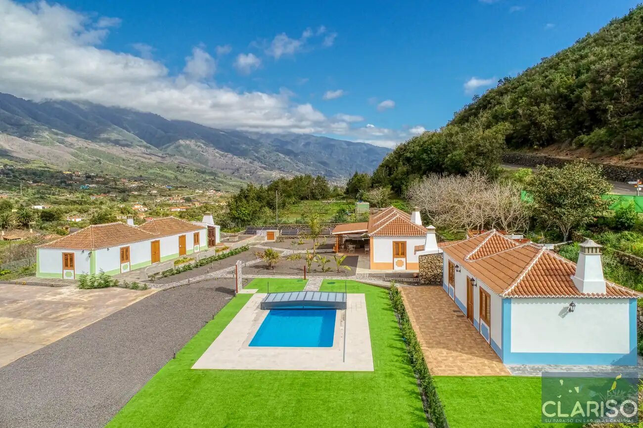 Casa David Villas Morera: Neugebautes Ferienhaus mit solargeheiztem Pool unter Montaña de la Breña in Breña Baja auf La Palma