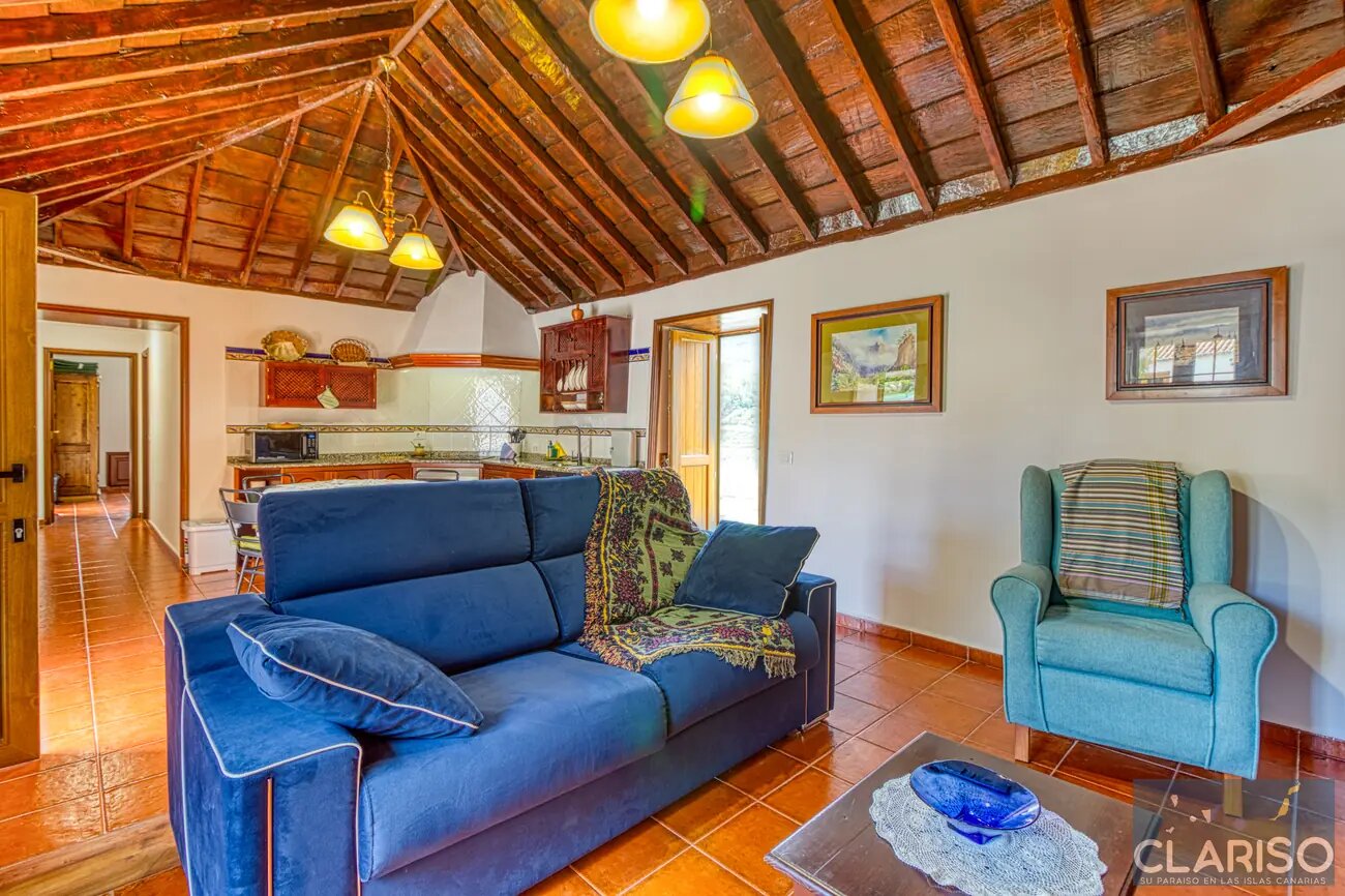 Casa Teresa Villas Morera: Kanarisches Steinhaus mit Holzdecken und solargeheiztem Pool in Breña Baja auf La Palma