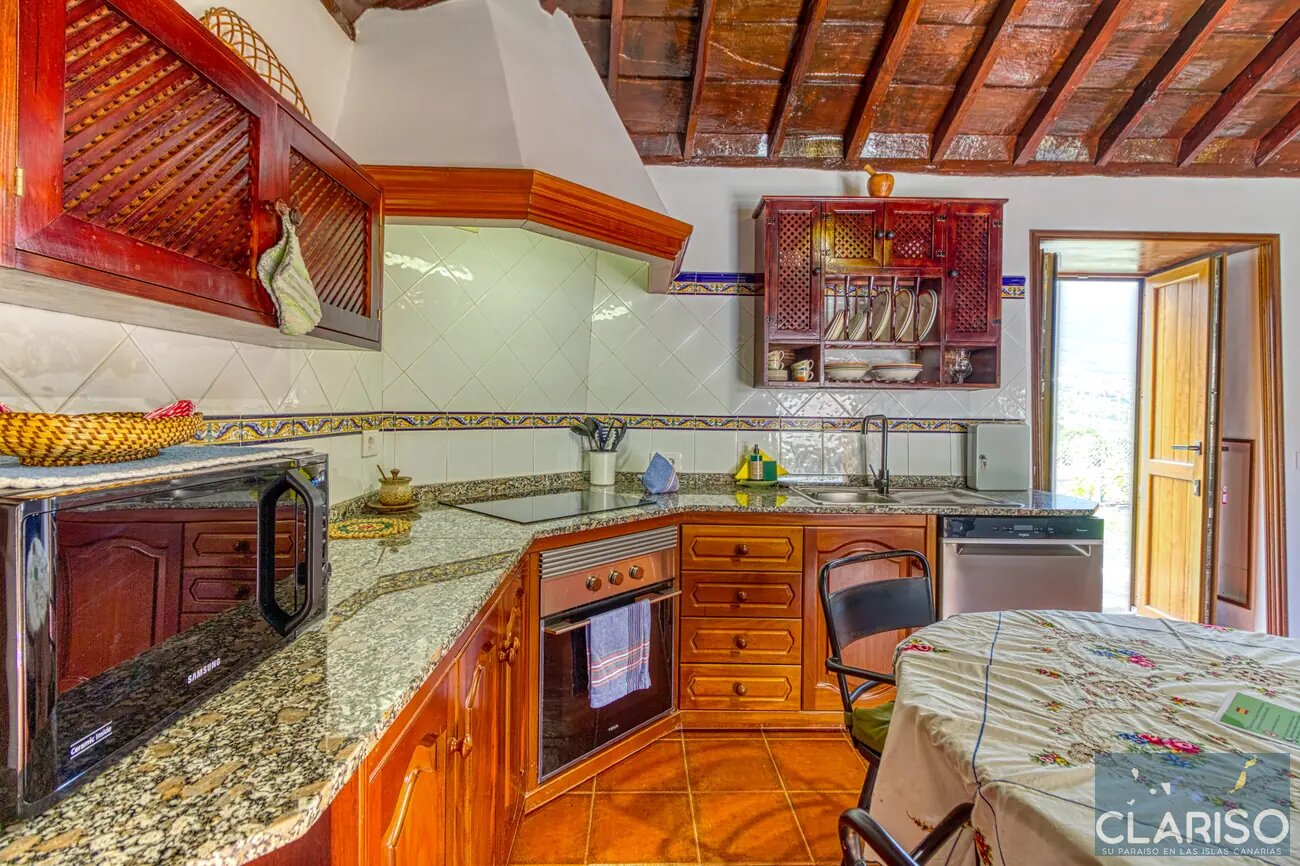 Casa Teresa Villas Morera: Kanarisches Steinhaus mit Holzdecken und solargeheiztem Pool in Breña Baja auf La Palma