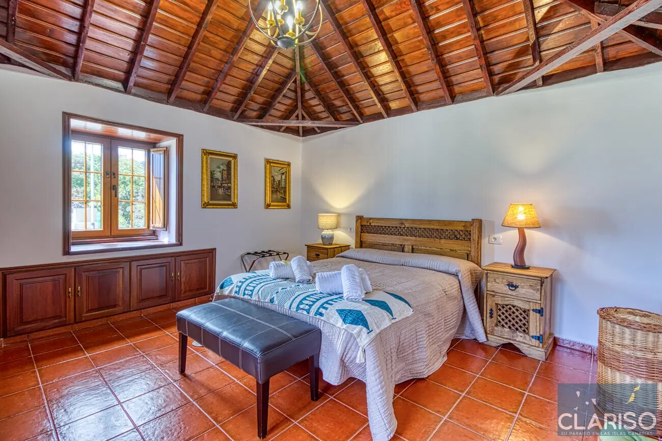 Casa Teresa Villas Morera: Kanarisches Steinhaus mit Holzdecken und solargeheiztem Pool in Breña Baja auf La Palma