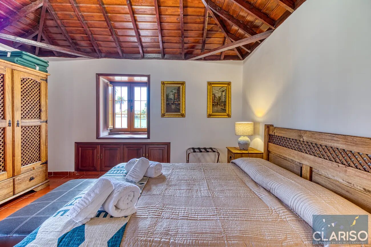 Casa Teresa Villas Morera: Kanarisches Steinhaus mit Holzdecken und solargeheiztem Pool in Breña Baja auf La Palma