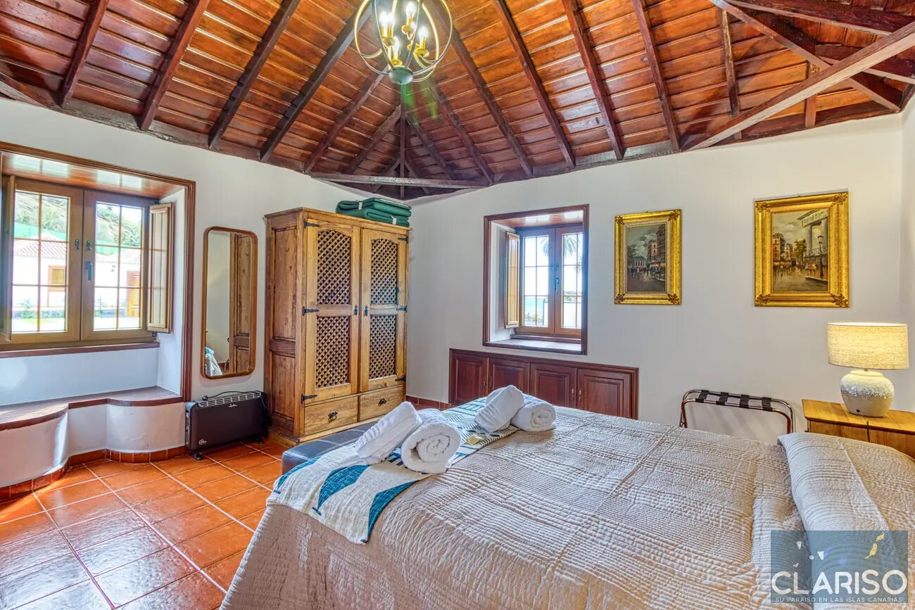 Casa Teresa Villas Morera: Kanarisches Steinhaus mit Holzdecken und solargeheiztem Pool in Breña Baja auf La Palma