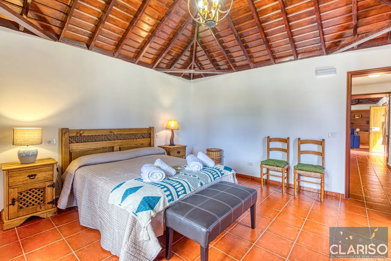 Casa Teresa Villas Morera: Kanarisches Steinhaus mit Holzdecken und solargeheiztem Pool in Breña Baja auf La Palma