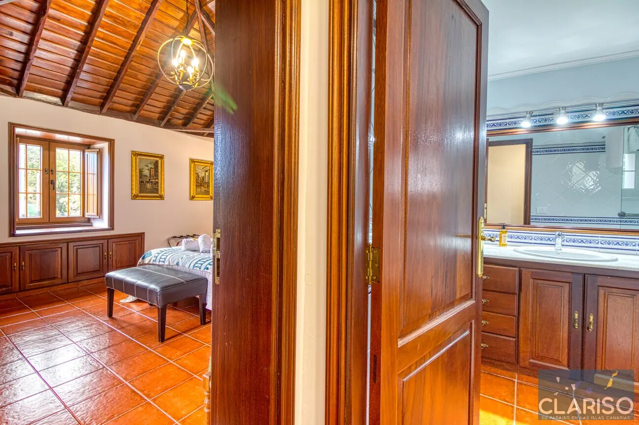 Casa Teresa Villas Morera: Kanarisches Steinhaus mit Holzdecken und solargeheiztem Pool in Breña Baja auf La Palma