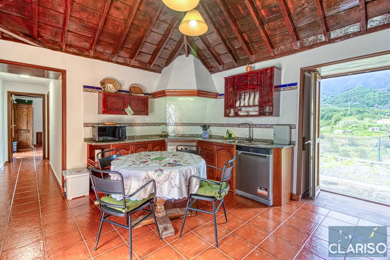 Casa Teresa Villas Morera: Kanarisches Steinhaus mit Holzdecken und solargeheiztem Pool in Breña Baja auf La Palma