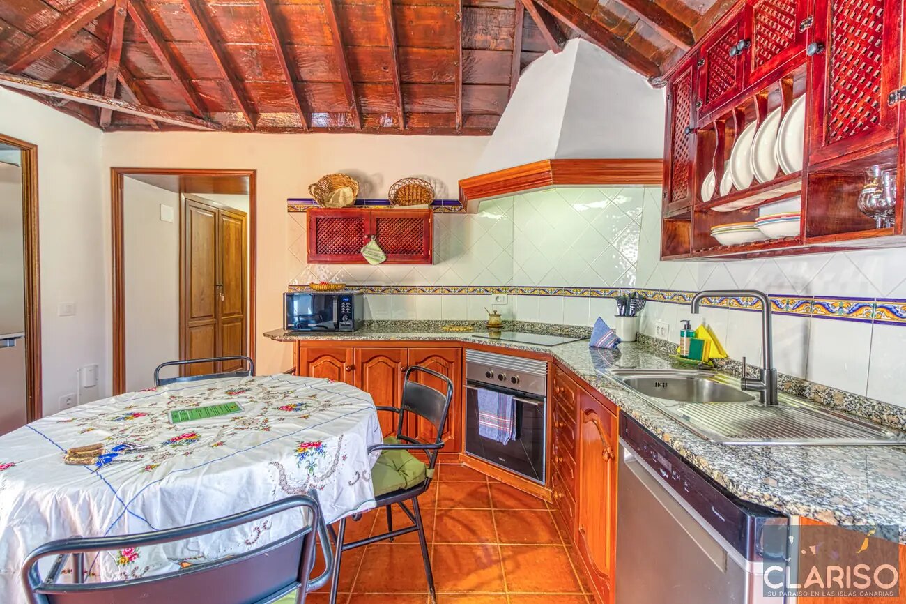 Casa Teresa Villas Morera: Kanarisches Steinhaus mit Holzdecken und solargeheiztem Pool in Breña Baja auf La Palma