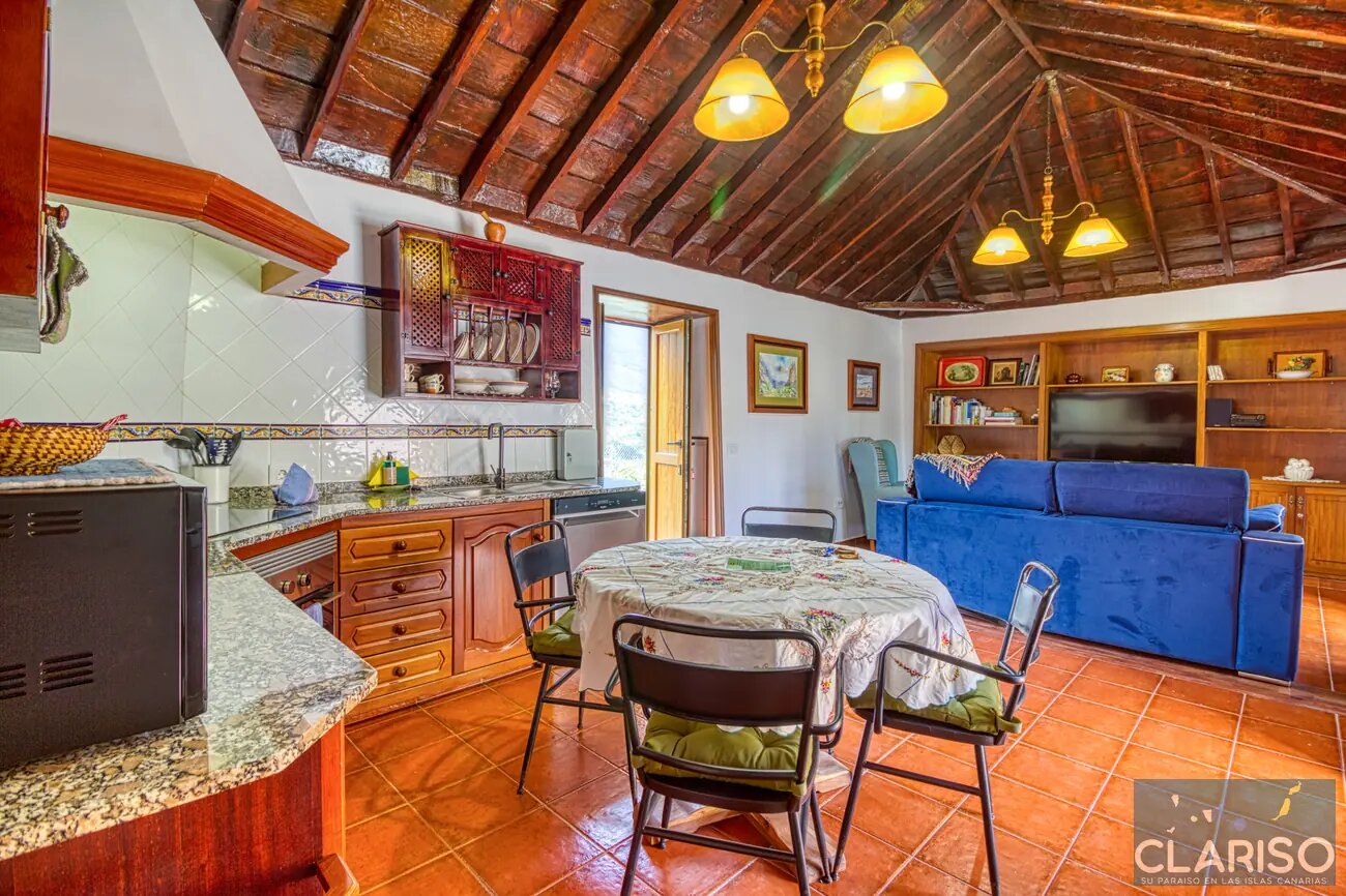 Casa Teresa Villas Morera: Kanarisches Steinhaus mit Holzdecken und solargeheiztem Pool in Breña Baja auf La Palma