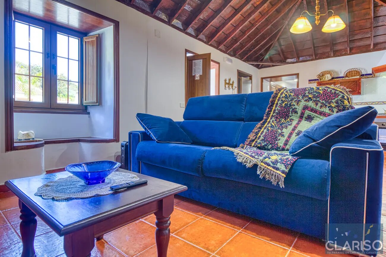 Casa Teresa Villas Morera: Kanarisches Steinhaus mit Holzdecken und solargeheiztem Pool in Breña Baja auf La Palma