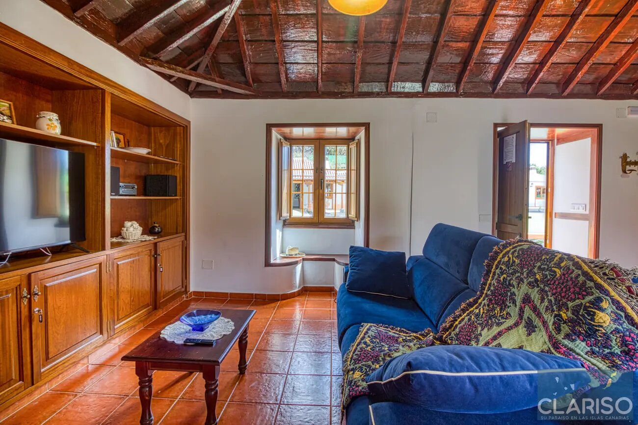 Casa Teresa Villas Morera: Kanarisches Steinhaus mit Holzdecken und solargeheiztem Pool in Breña Baja auf La Palma