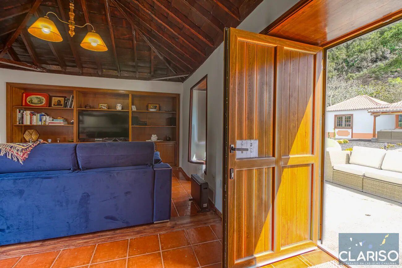 Casa Teresa Villas Morera: Kanarisches Steinhaus mit Holzdecken und solargeheiztem Pool in Breña Baja auf La Palma