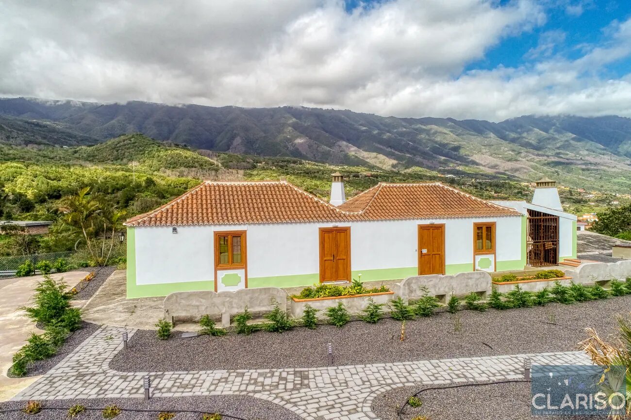 Casa Teresa Villas Morera: Kanarisches Steinhaus mit Holzdecken und solargeheiztem Pool in Breña Baja auf La Palma