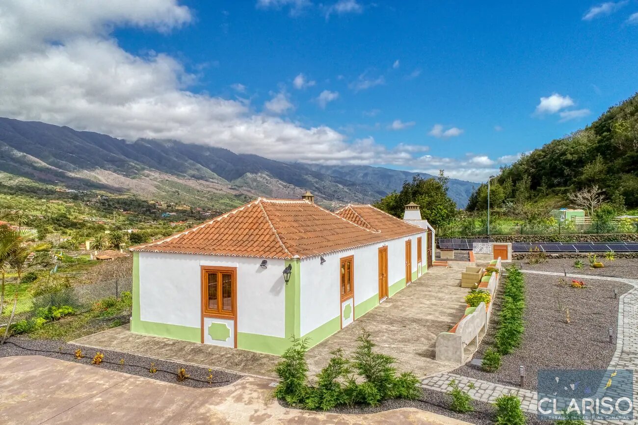 Casa Teresa Villas Morera: Kanarisches Steinhaus mit Holzdecken und solargeheiztem Pool in Breña Baja auf La Palma