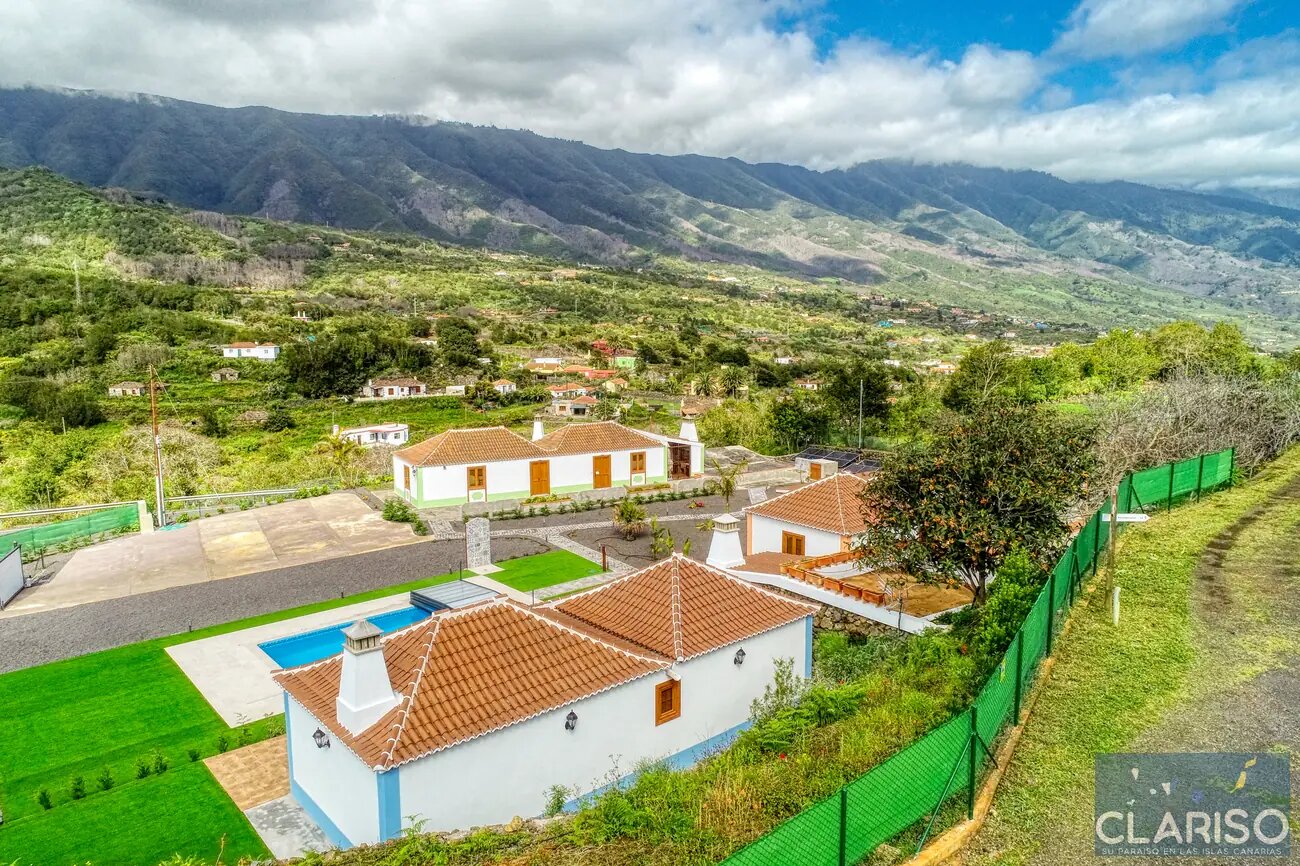 Casa Teresa Villas Morera: Kanarisches Steinhaus mit Holzdecken und solargeheiztem Pool in Breña Baja auf La Palma