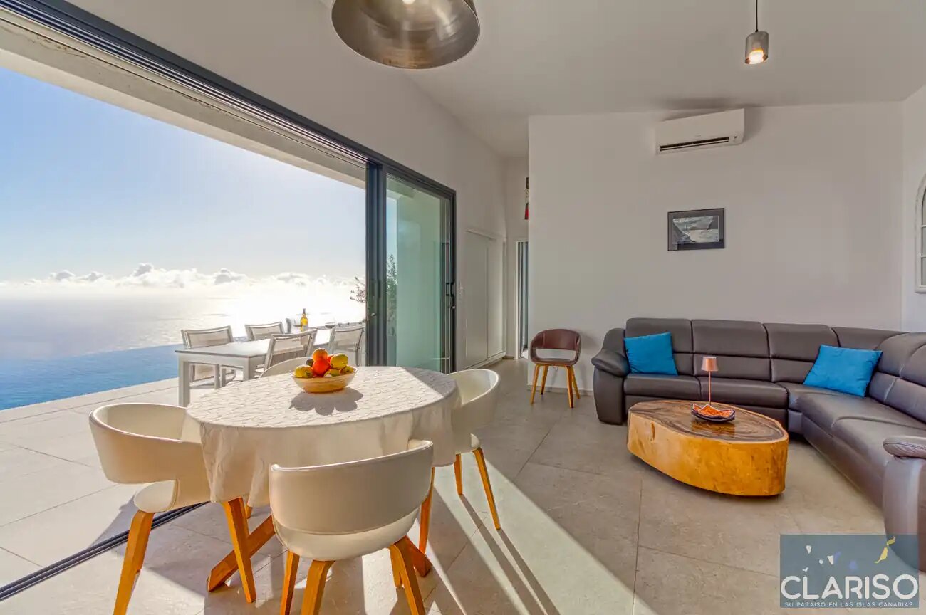 Villa Amigos: Moderne Flachdach-Villa mit solargeheiztem Pool und 3,70 m Sichtbetondecken in Puntagorda auf La Palma