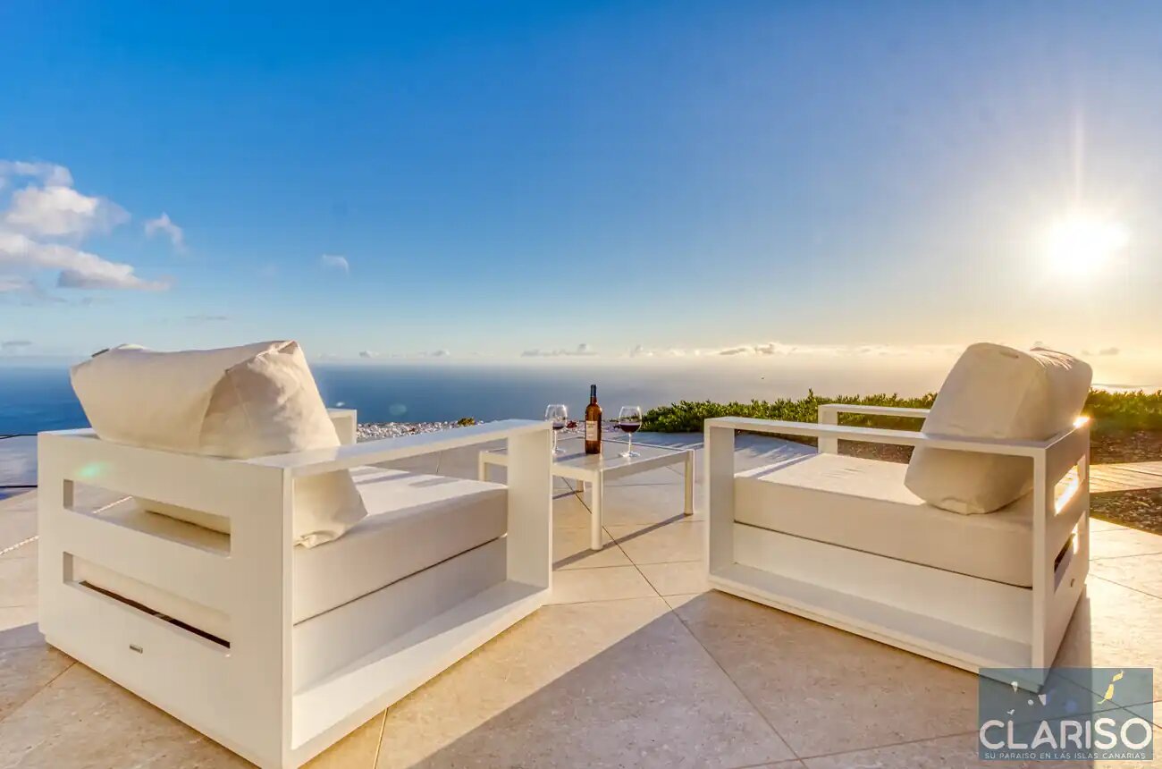 Villa Amigos: Moderne Flachdach-Villa mit solargeheiztem Pool und 3,70 m Sichtbetondecken in Puntagorda auf La Palma