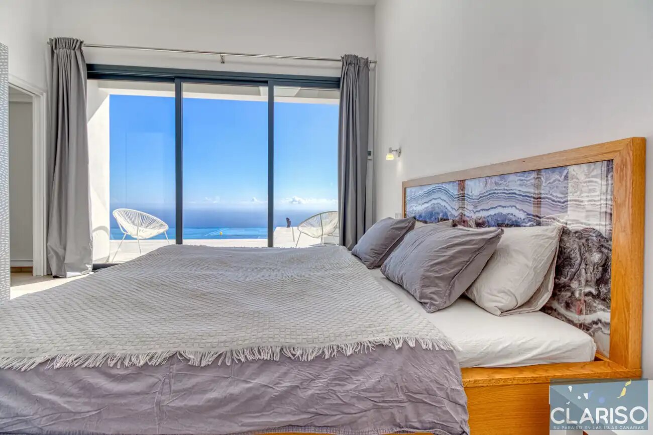 Villa Amigos: Moderne Flachdach-Villa mit solargeheiztem Pool und 3,70 m Sichtbetondecken in Puntagorda auf La Palma
