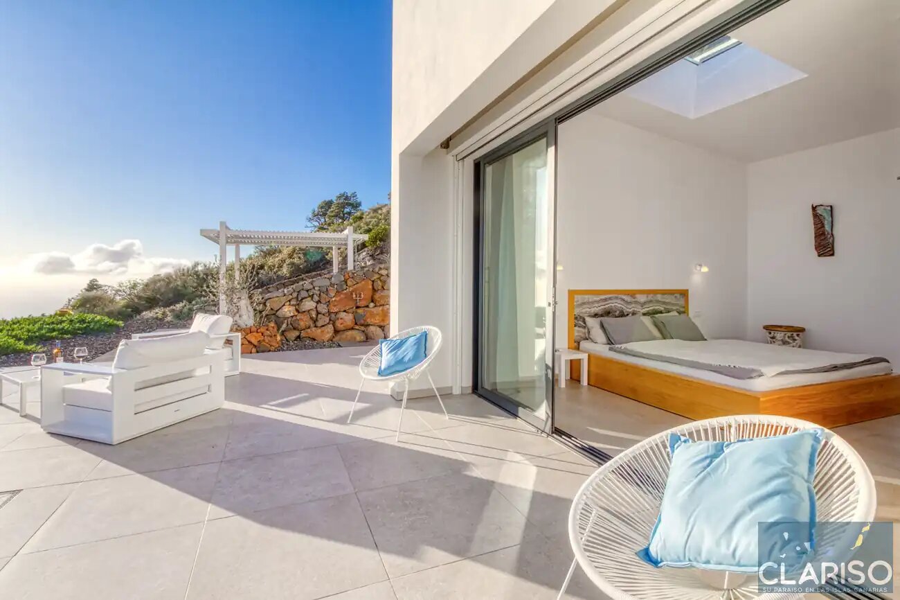 Villa Amigos: Moderne Flachdach-Villa mit solargeheiztem Pool und 3,70 m Sichtbetondecken in Puntagorda auf La Palma