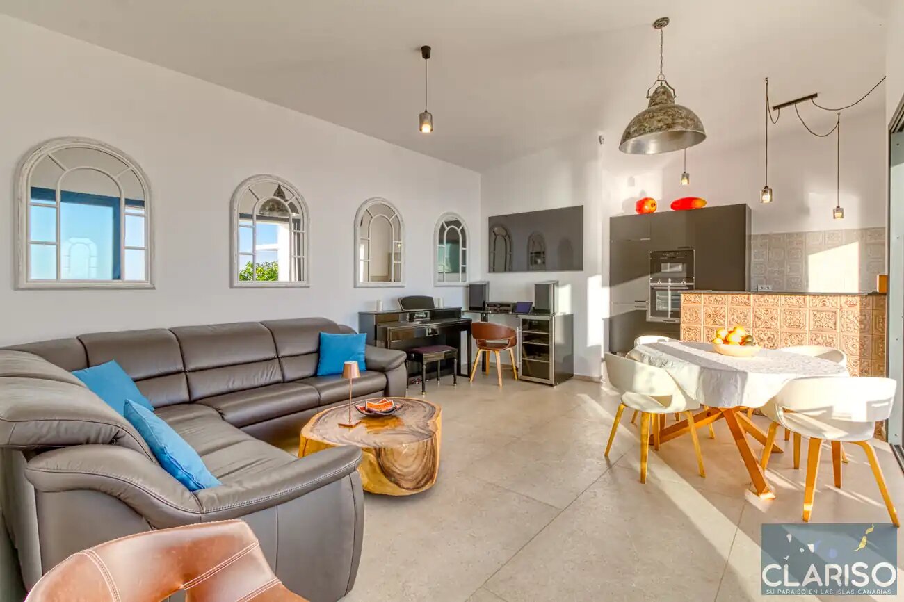 Villa Amigos: Moderne Flachdach-Villa mit solargeheiztem Pool und 3,70 m Sichtbetondecken in Puntagorda auf La Palma
