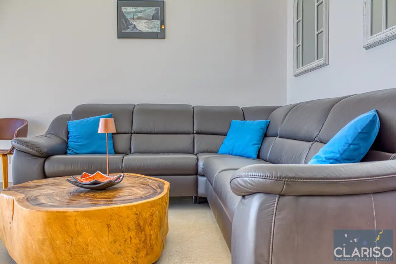 Villa Amigos: Moderne Flachdach-Villa mit solargeheiztem Pool und 3,70 m Sichtbetondecken in Puntagorda auf La Palma