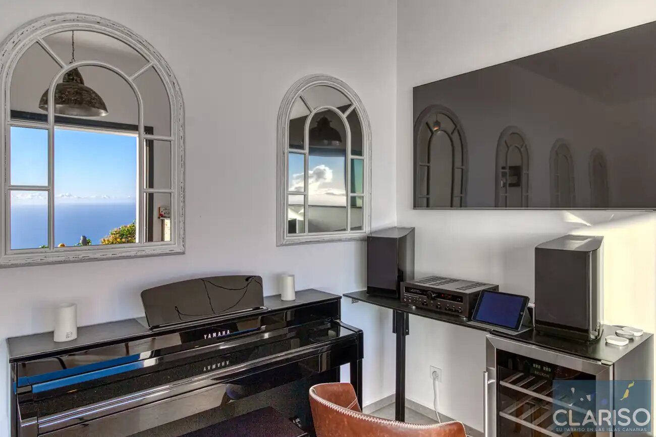 Villa Amigos: Moderne Flachdach-Villa mit solargeheiztem Pool und 3,70 m Sichtbetondecken in Puntagorda auf La Palma