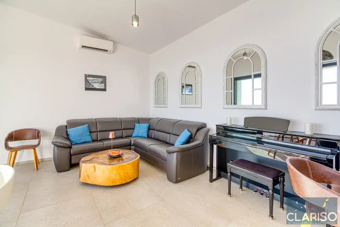 Villa Amigos: Moderne Flachdach-Villa mit solargeheiztem Pool und 3,70 m Sichtbetondecken in Puntagorda auf La Palma