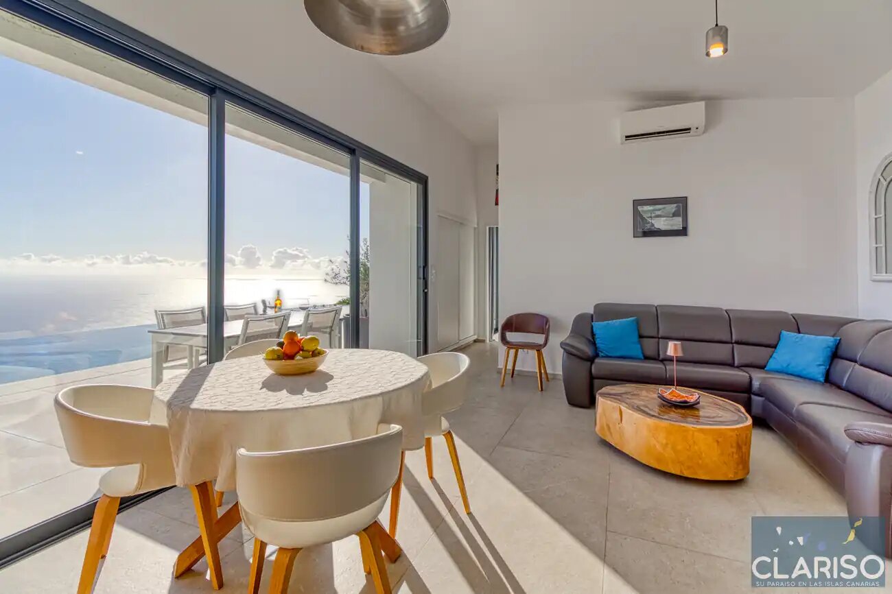 Villa Amigos: Moderne Flachdach-Villa mit solargeheiztem Pool und 3,70 m Sichtbetondecken in Puntagorda auf La Palma