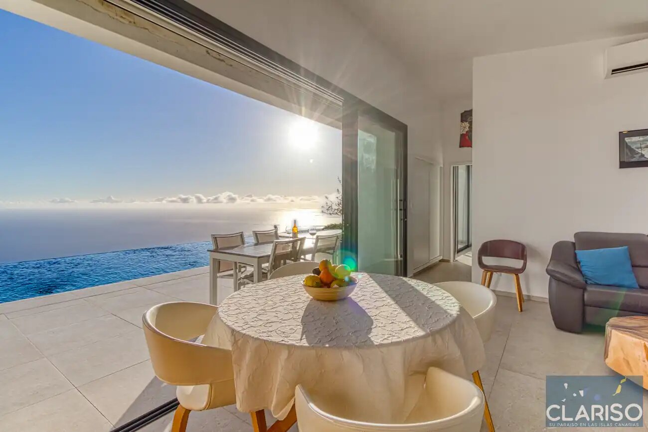 Villa Amigos: Moderne Flachdach-Villa mit solargeheiztem Pool und 3,70 m Sichtbetondecken in Puntagorda auf La Palma
