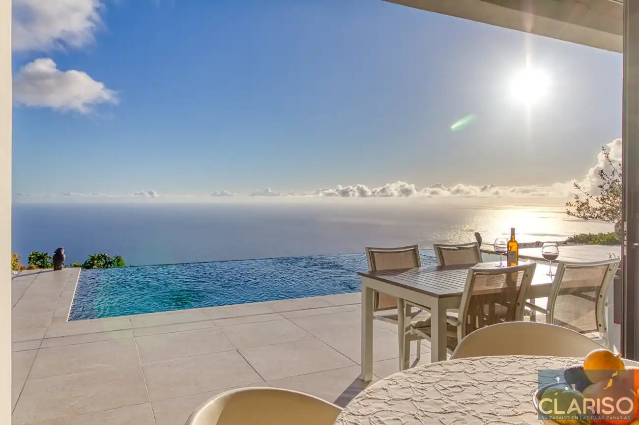 Villa Amigos: Moderne Flachdach-Villa mit solargeheiztem Pool und 3,70 m Sichtbetondecken in Puntagorda auf La Palma