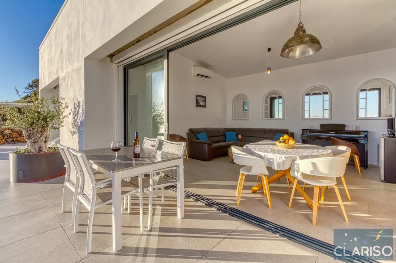 Villa Amigos: Moderne Flachdach-Villa mit solargeheiztem Pool und 3,70 m Sichtbetondecken in Puntagorda auf La Palma