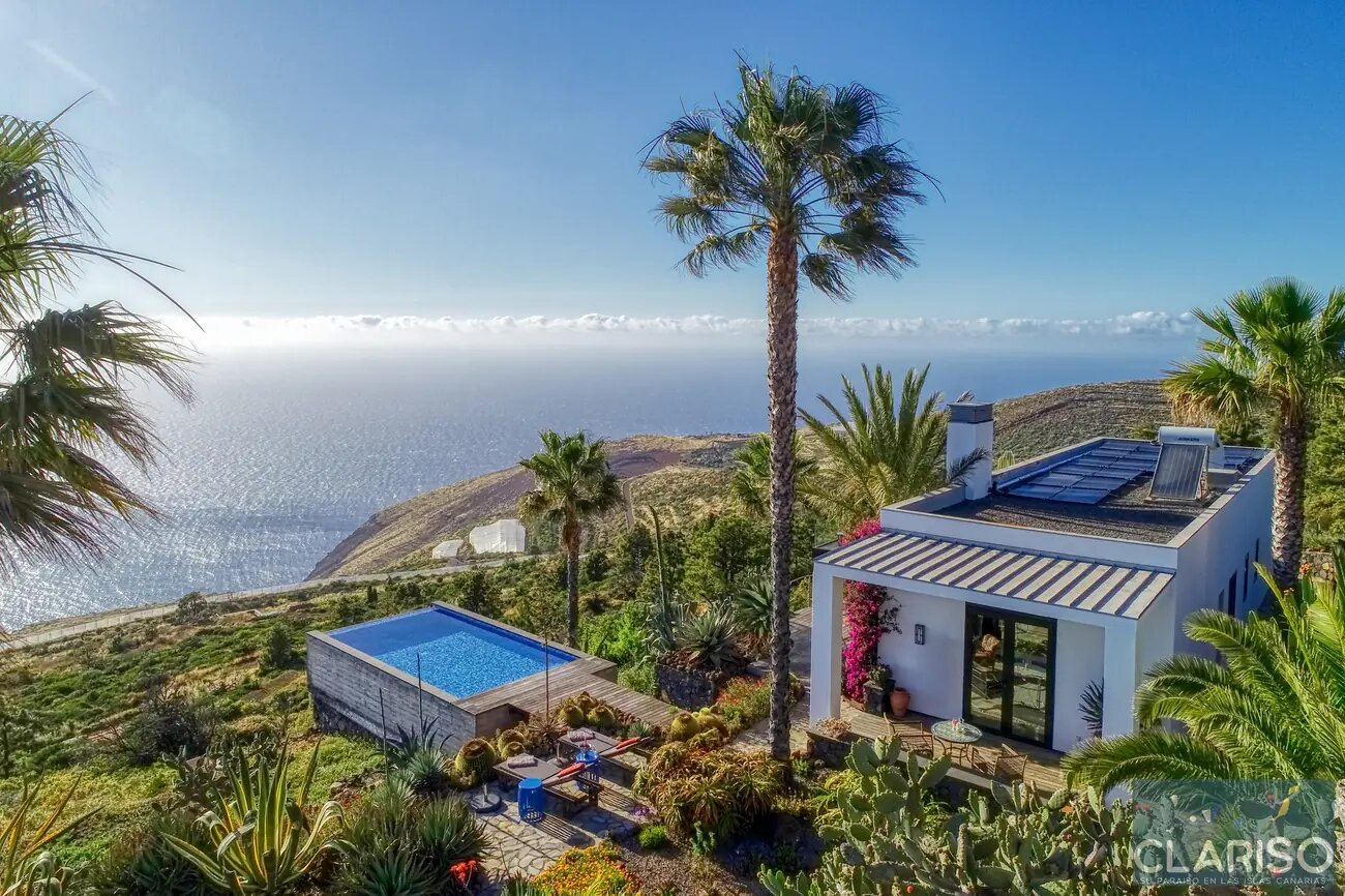 Villa Infinite Place: Bauhaus-Villa mit 3,70 m Sichtbetondecken und solargeheiztem Pool in Puntagorda auf La Palma