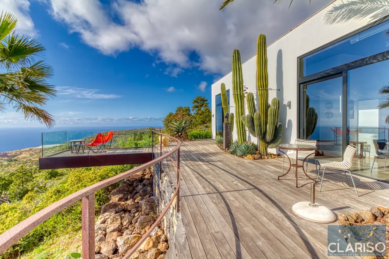 Villa Infinite Place: Bauhaus-Villa mit 3,70 m Sichtbetondecken und solargeheiztem Pool in Puntagorda auf La Palma