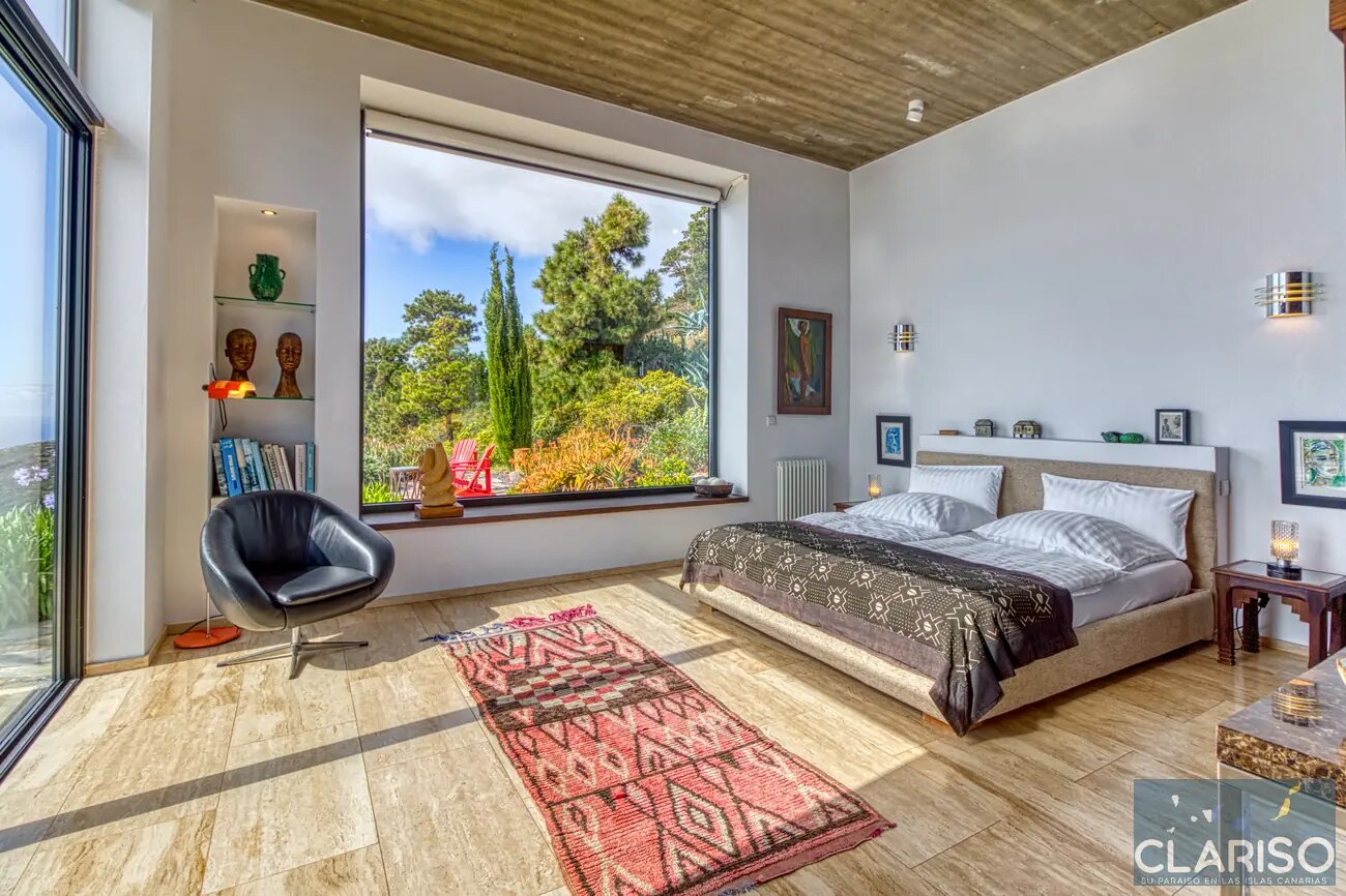 Villa Infinite Place: Bauhaus-Villa mit 3,70 m Sichtbetondecken und solargeheiztem Pool in Puntagorda auf La Palma