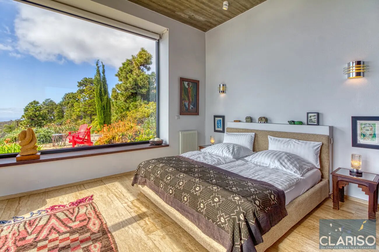 Villa Infinite Place: Bauhaus-Villa mit 3,70 m Sichtbetondecken und solargeheiztem Pool in Puntagorda auf La Palma