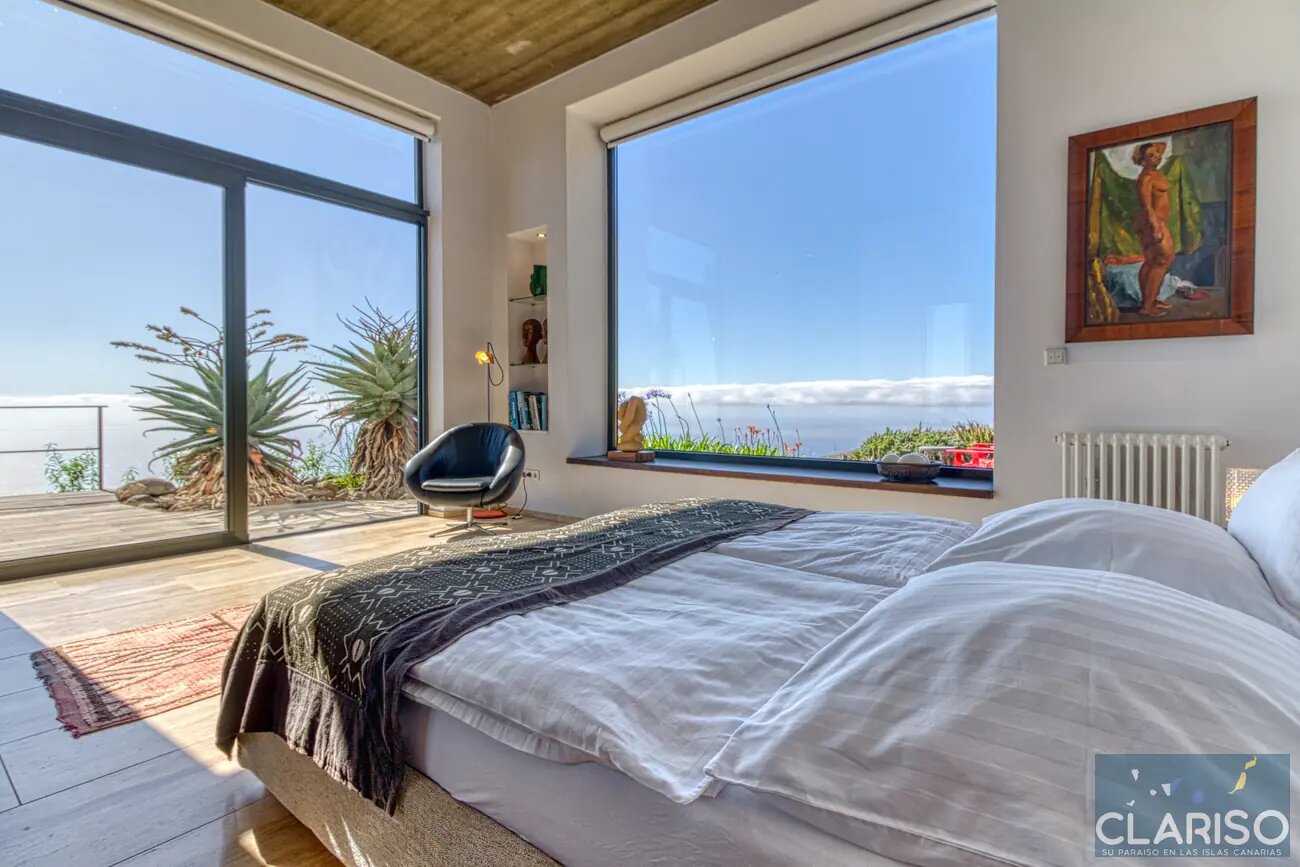 Villa Infinite Place: Bauhaus-Villa mit 3,70 m Sichtbetondecken und solargeheiztem Pool in Puntagorda auf La Palma