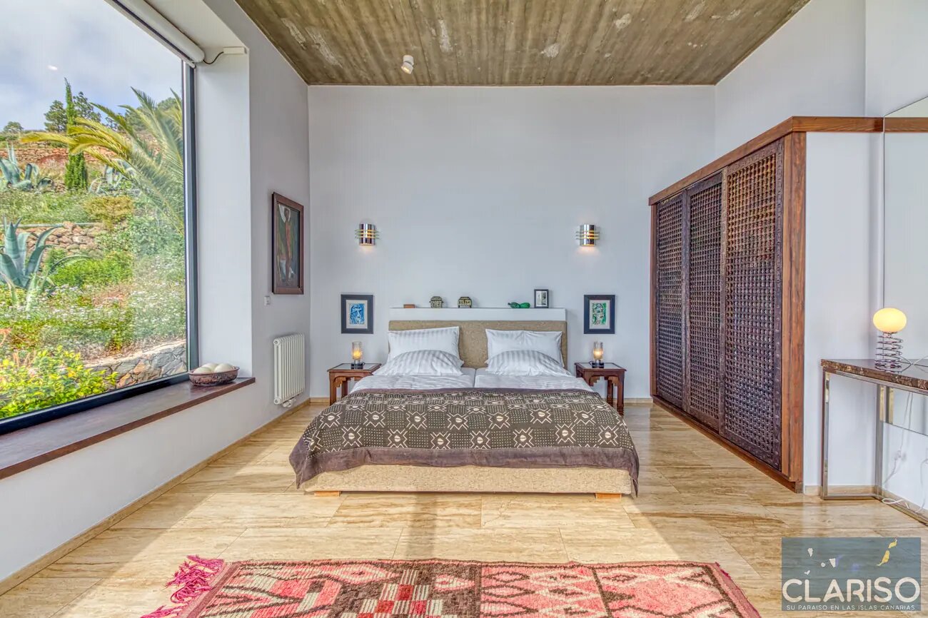 Villa Infinite Place: Bauhaus-Villa mit 3,70 m Sichtbetondecken und solargeheiztem Pool in Puntagorda auf La Palma