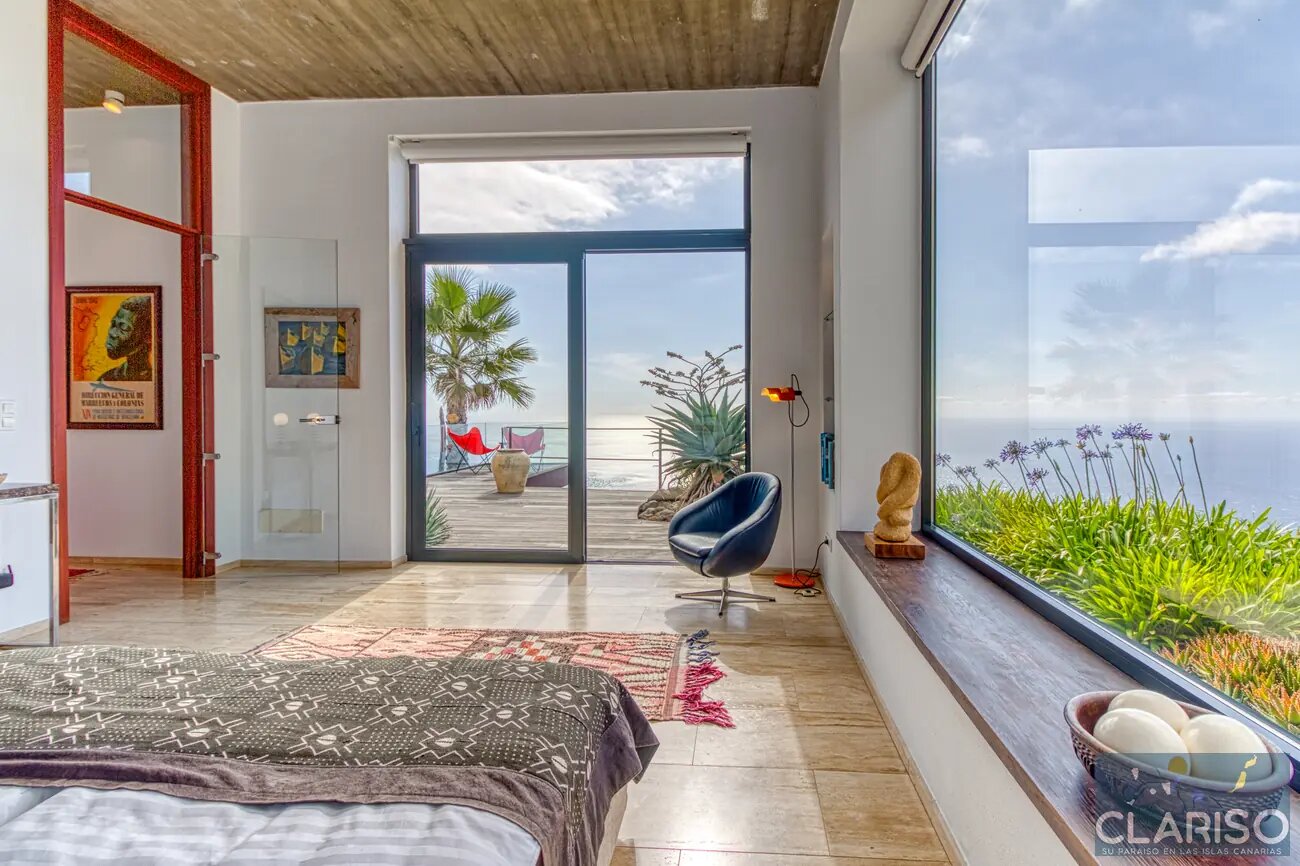 Villa Infinite Place: Bauhaus-Villa mit 3,70 m Sichtbetondecken und solargeheiztem Pool in Puntagorda auf La Palma