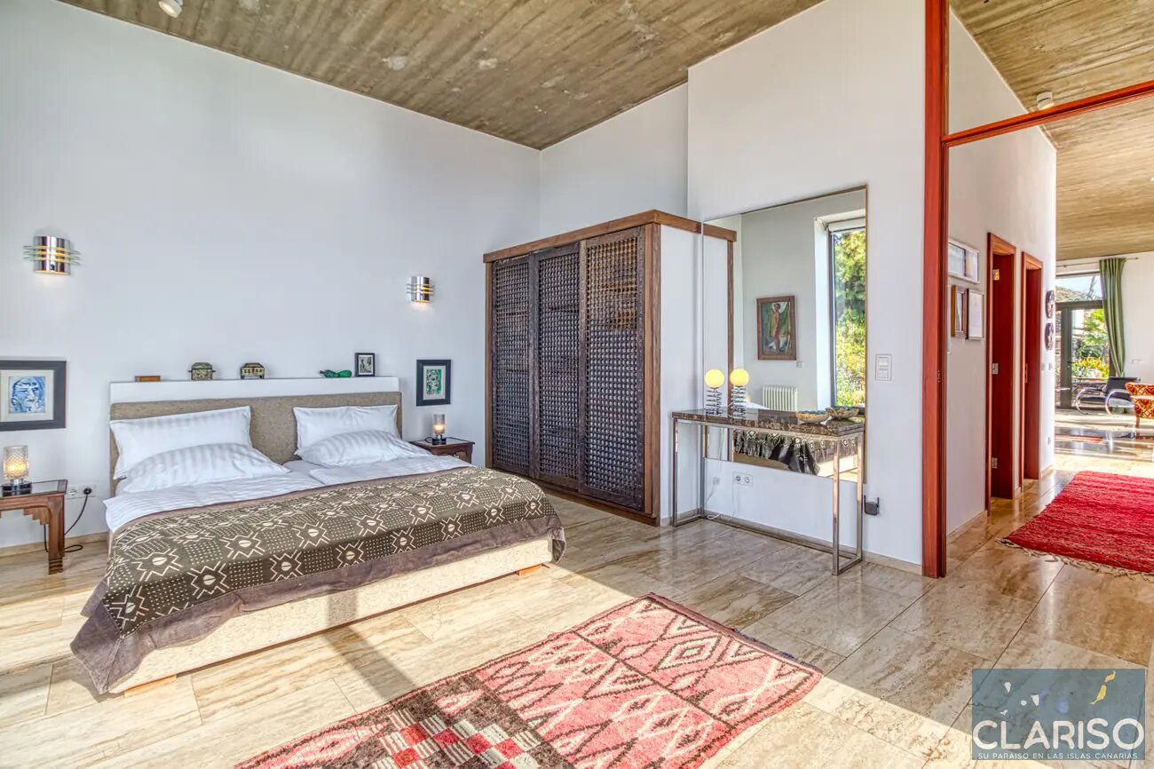 Villa Infinite Place: Bauhaus-Villa mit 3,70 m Sichtbetondecken und solargeheiztem Pool in Puntagorda auf La Palma