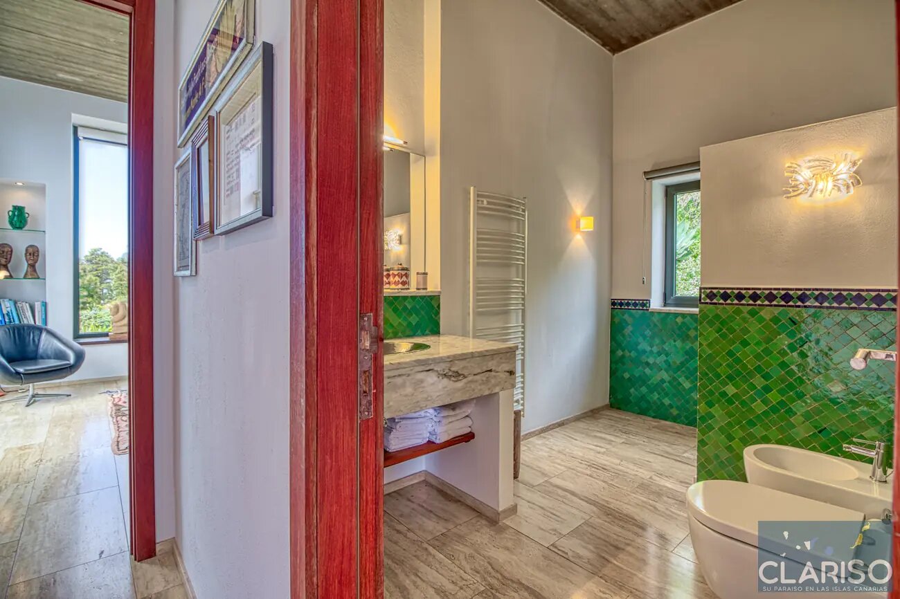 Villa Infinite Place: Bauhaus-Villa mit 3,70 m Sichtbetondecken und solargeheiztem Pool in Puntagorda auf La Palma