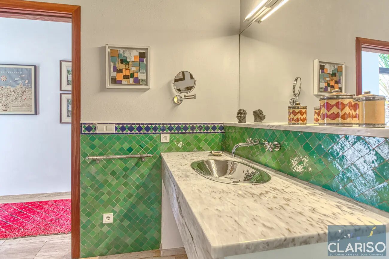 Villa Infinite Place: Bauhaus-Villa mit 3,70 m Sichtbetondecken und solargeheiztem Pool in Puntagorda auf La Palma