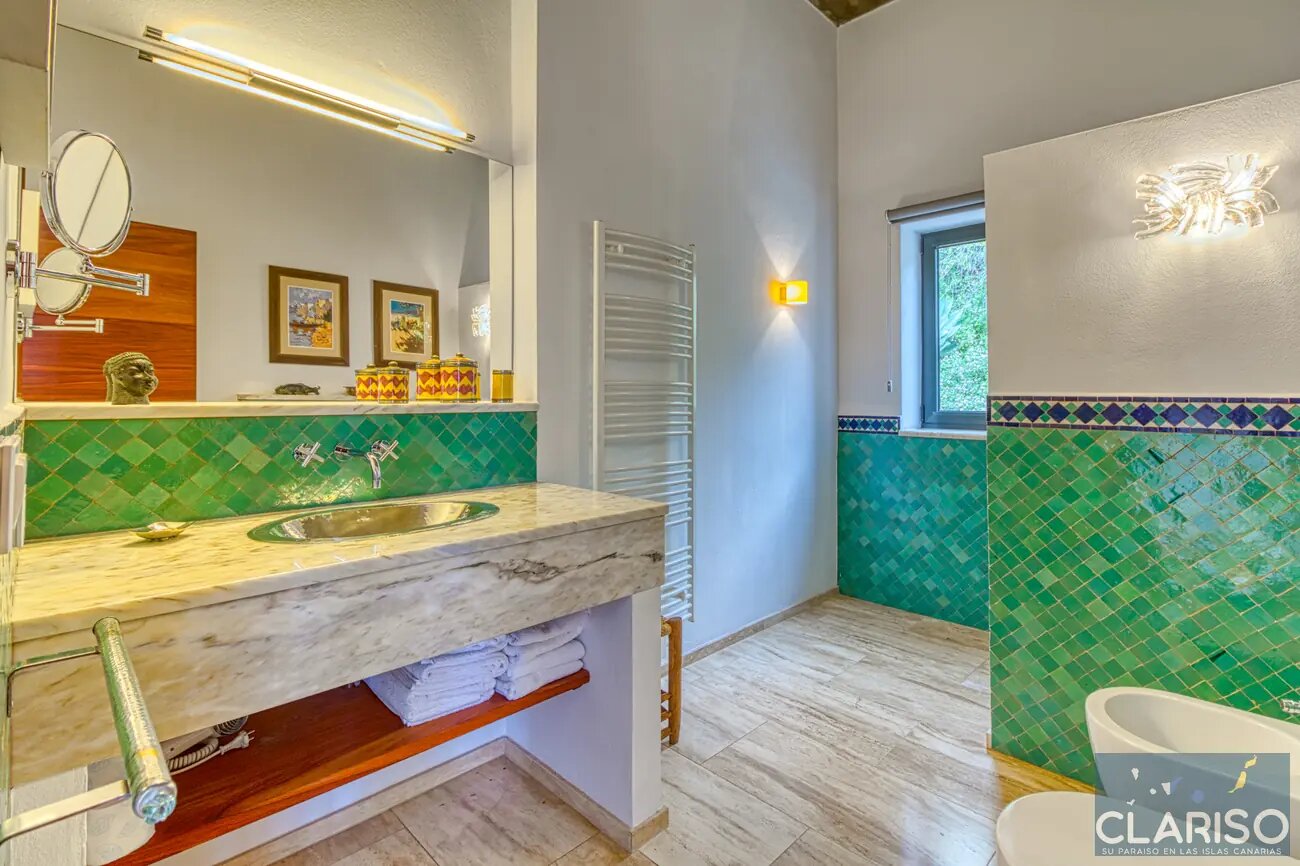 Villa Infinite Place: Bauhaus-Villa mit 3,70 m Sichtbetondecken und solargeheiztem Pool in Puntagorda auf La Palma