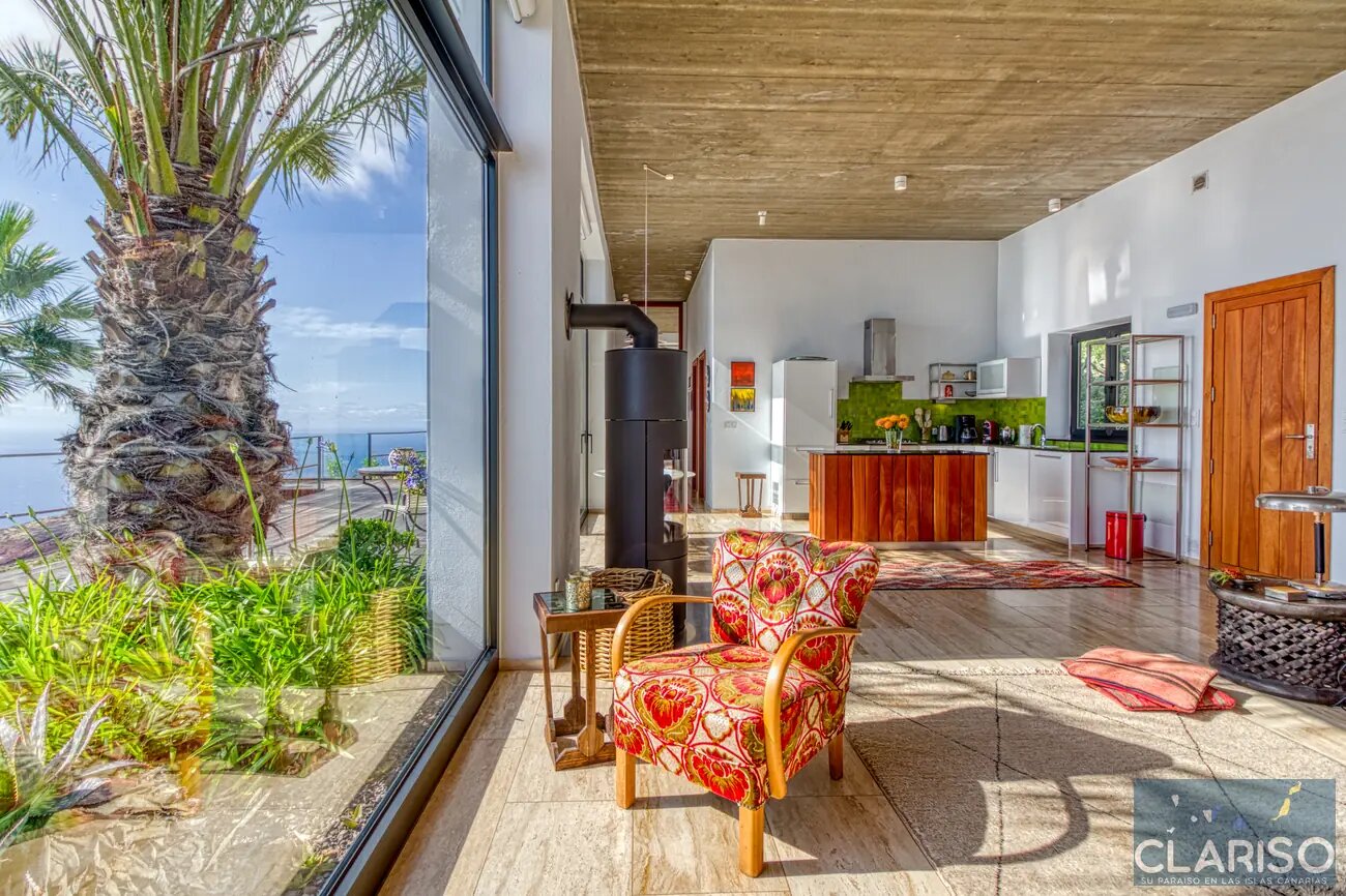 Villa Infinite Place: Bauhaus-Villa mit 3,70 m Sichtbetondecken und solargeheiztem Pool in Puntagorda auf La Palma