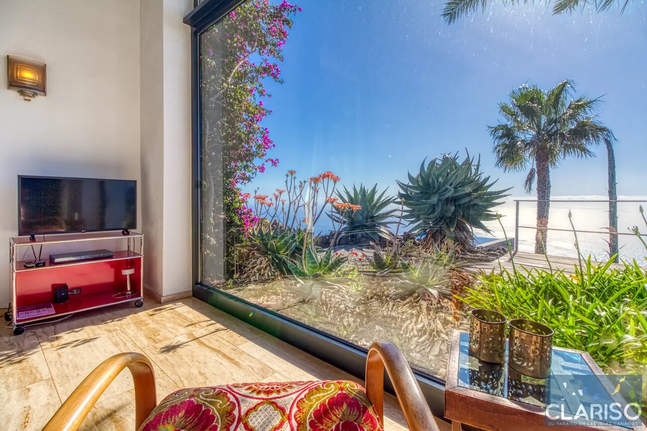 Villa Infinite Place: Bauhaus-Villa mit 3,70 m Sichtbetondecken und solargeheiztem Pool in Puntagorda auf La Palma