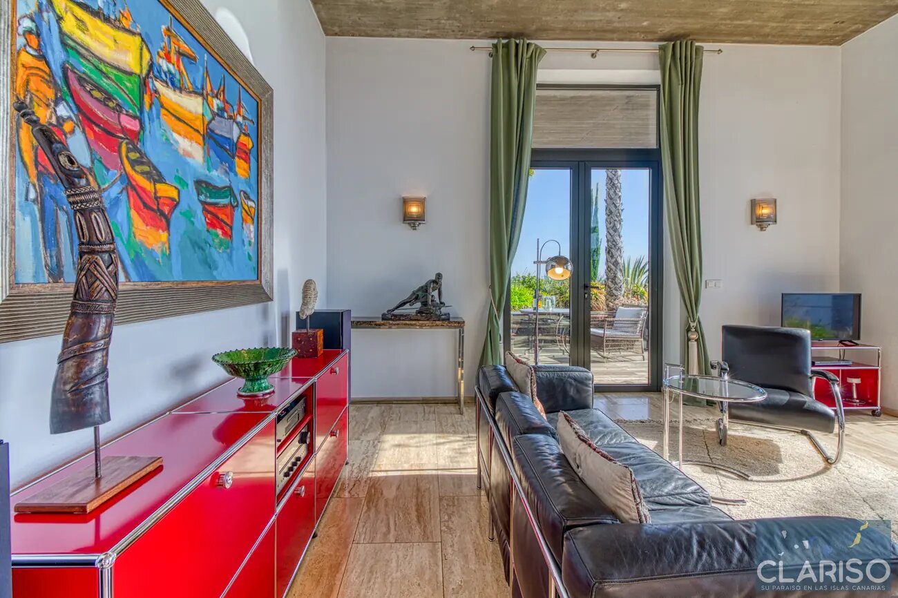 Villa Infinite Place: Bauhaus-Villa mit 3,70 m Sichtbetondecken und solargeheiztem Pool in Puntagorda auf La Palma